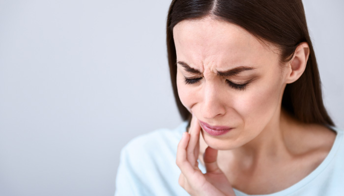 Oral Hygiene: Try these natural Remedies to treat Gum Pain!